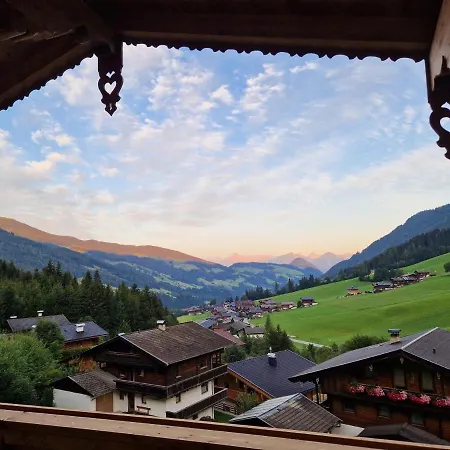 Haus Frei-nagele 아파트